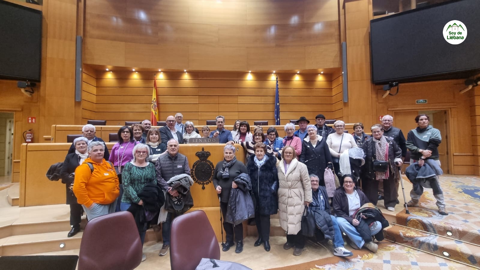 El grupo en el Senado junto al senador Secundino Caso